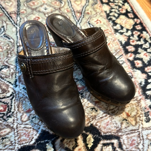 Frye Audra Button Heel Mule Clog dark brown 7.5 comfy - Picture 4 of 6